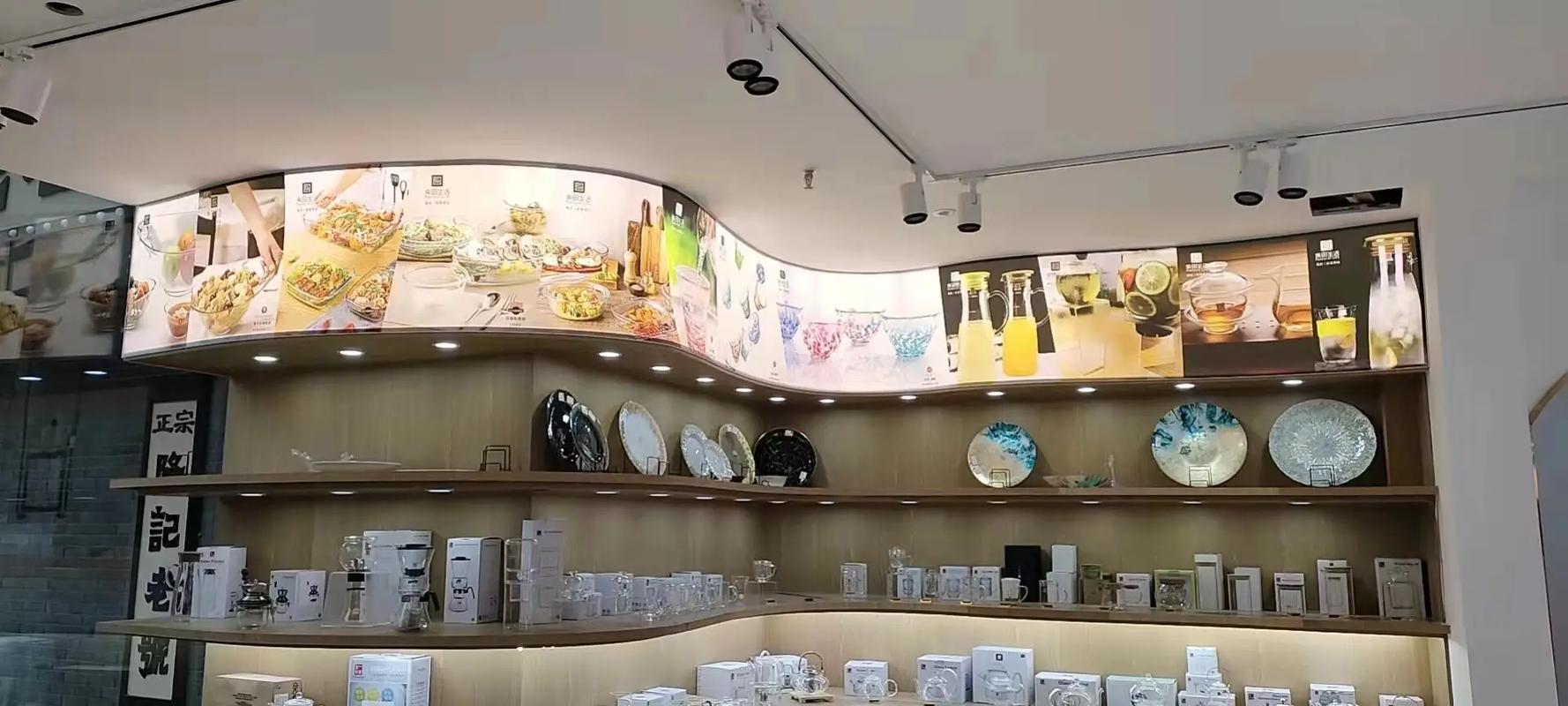 弧形異型卡布軟膜燈箱,專賣店應用場景案例.源頭廠家直銷.同行